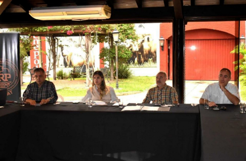 Representantes de la Dirección de Marcas y Señales asistieron a mesa de trabajo con sector ganadero.