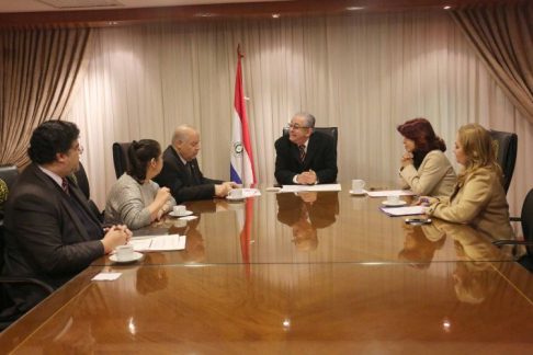 La reunión contó la presencia del presidente de la CSJ, doctor Raúl Torres Kirmser, acompañado de la vicepresidenta Miryam Peña y el ministro responsable de cooperación internacional, Luis María Benítez Riera.