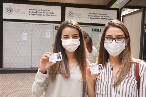 Prosigue la jornada de renovación de matrículas de abogados.