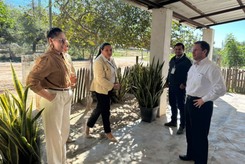 Doctor Alberto Martínez Simón, visitó Toro Pampa y se reunió con miembros del Consejo de Administración