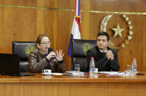 La doctora Silvana Luraghi Sarubbi, secretaria ejecutiva de la Oficina Técnica Penal, fue la responsable de desarrollar el tercer módulo.
