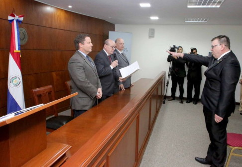 Autoridades judiciales toman juramento de rigor al abogado Hugo Emilio Fariña Silvero como juez de Primera Instancia en lo Civil, Comercial y Laboral del Segundo Turno de San Estanislao – Circunscripción Judicial de San Pedro.