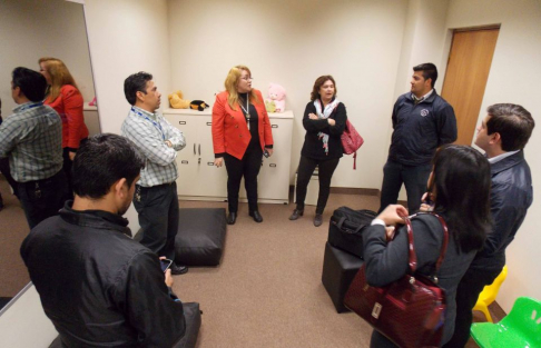 Profesionales de la UTIC visitaron la Cámara Gesell de la sede judicial de Cordillera.