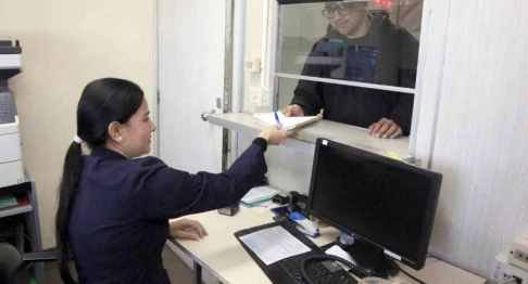 Funcionarios contratados deben presentar facturas