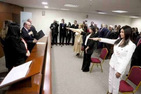 La ceremonia estuvo presidida por el titular de la Corte Suprema de Justicia, doctor César Diesel Junghanns, acompañado de la vicepresidenta primera, doctora María Carolina Llanes, y del ministro doctor Luis María Benítez Riera.