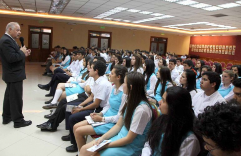 El ministro Luis María Benítez Riera hablando de la importancia del Programa 