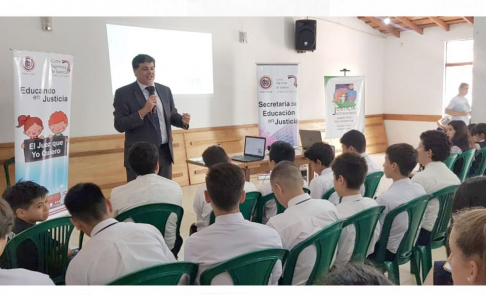 El Juez Penal de Adolescencia el doctor Camilo Torres encabeza la charla educativa El Juez que yo quiero