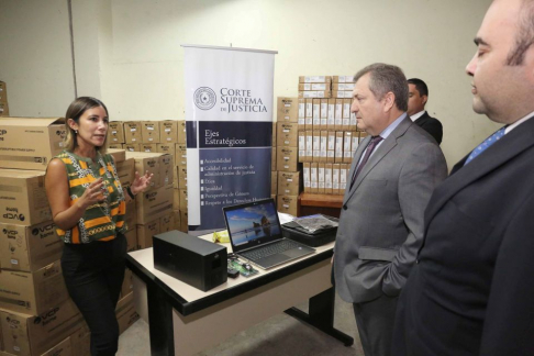 Adquisición de 1.000 equipos informáticos.