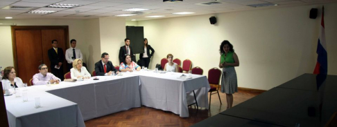 La responsable de la Secretaría de Género, Silvia López Safi, presentó a su equipo de colaboradores, como especialistas sociólogas y psicólogas, entre otros profesionales.