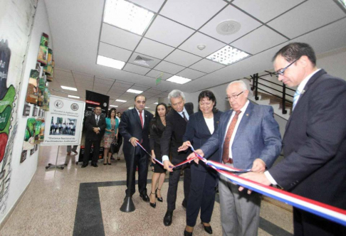 El ministro, Miguel Oscar Bajac participó del acto inaugural del mural.