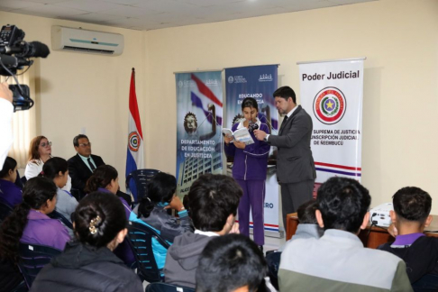 Alumnos de Villalbín y Desmochados recibieron charlas sobre derechos y prevención.