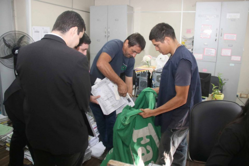 Trabajos de depuración de papeles y cartones en desuso en los Juzgados de Primera Instancia en lo Civil y Comercial de la Capital. 