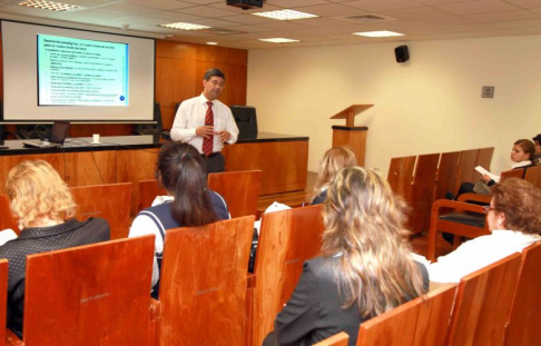 Durante el curso, los participantes conocieron los paradigmas que deben ser superados para mejorar la atención a los ciudadanos.