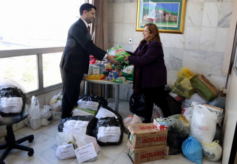 La Asociación de Magistradas Judiciales de la República del Paraguay entregó en la fecha su aporte para los damnificados de la zona de Ñeembucú.