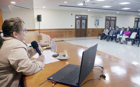 Disertación a cargo de de la secretaria ejecutiva de la Oficina Técnica Penal, Dra. Silvana Luraghi Sarubbi.