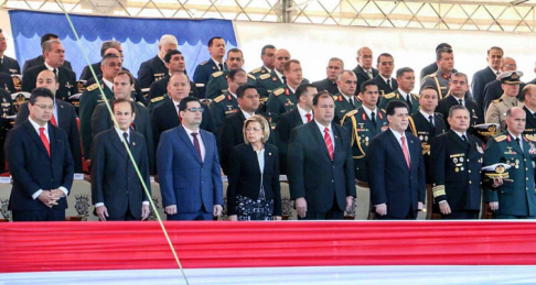 La presidenta de la Corte, Alicia Pucheta de Correa, en compañía del presidente de la República, Horacio Cartes, y autoridades nacionales en el acto de conmemoración.