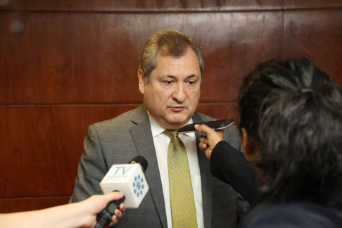 El titular de la Corte Suprema evacuó consultas de periodistas judiciales.