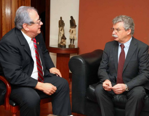 La reunión se llevó a cabo en el Palacio de Justicia de Asunción.
