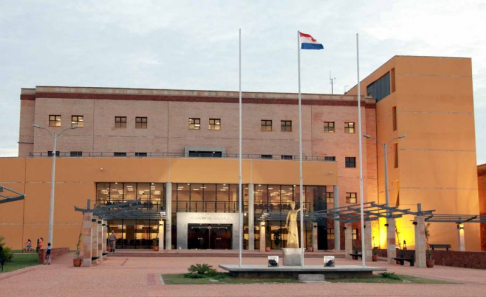 Fachada del Palacio de Justicia de Pilar.