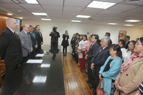 Presidente y ministros de la Corte Suprema recibieron a delegación judicial del Perú.