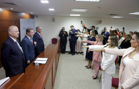 Autoridades judiciales tomaron juramento de rigor a magistrado y defensores.