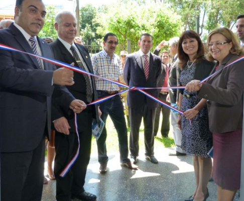 Momento del corte simbólico de cinta para la habilitación del nuevo local de la unidad de Hechos Punibles contra la Seguridad y Convivencia de las Personas