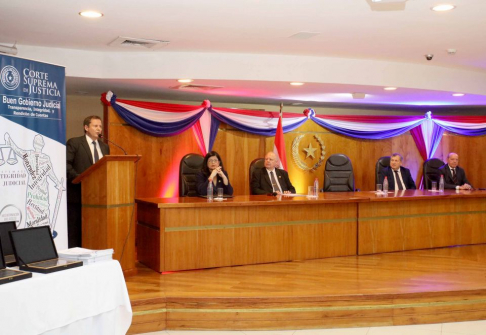 Este viernes 9 de diciembre, en el Salón Auditorio Serafina Dávalos de la sede de Asunción, se llevó a cabo el acto de entrega de reconocimiento a los participantes del concurso.