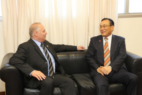 Durante la visita del embajador de China (Taiwán), José María Liu