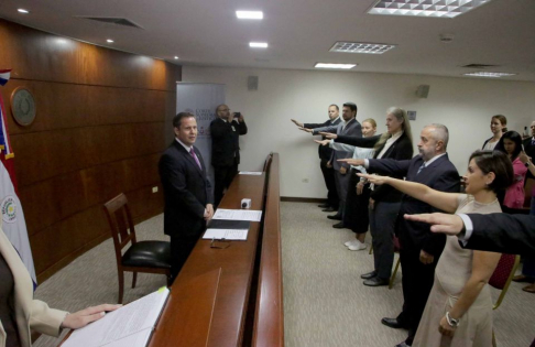 Presidente de la CSJ, doctor Alberto Martínez Simón tomó juramento a nuevos ciudadanos naturalizados.