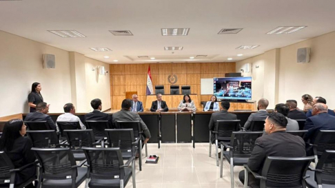 La ministra de la Corte Suprema de Justicia y superintendente de la Circunscripción Judicial de Canindeyú, doctora Carolina Llanes, desarrolló una jornada de trabajo en el Palacio de Justicia de Saltos del Guairá.