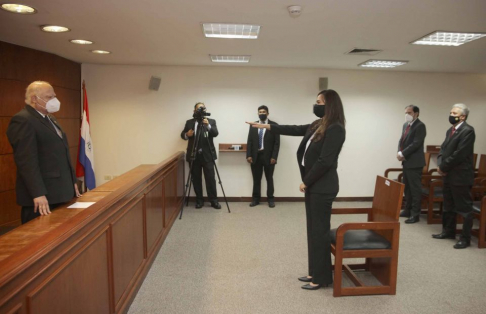 Juramento de rigor a la abogada Sandra Noelia Kirchhofer González 