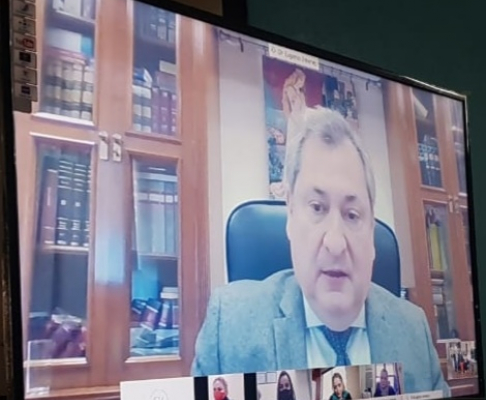 Ministro Eugenio Jiménez Rolón durante la reunión telemática.