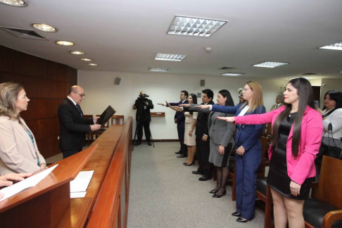 El presidente de la CSJ, doctor César Diésel presidió la ceremonia de juramento de este lunes. 