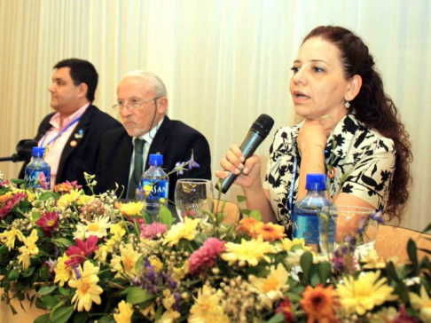 La directora de Registros Públicos, doctora Lourdes González, se dirigió a los presentes durante el acto de clausura.