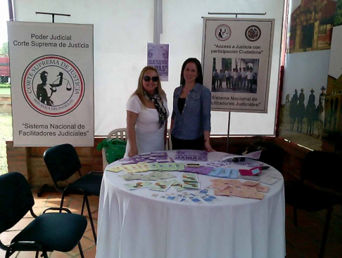 En el stand de los facilitadores judiciales los visitantes pueden participar de charlas sobre el voluntariado de Justicia.