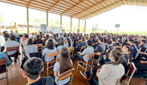 Más de 244 estudiantes, docentes y padres de familia participaron de las jornadas desarrolladas en instituciones educativas del barrio Ko’ẽju y del kilómetro 11 de Obligado, departamento de Itapúa. 