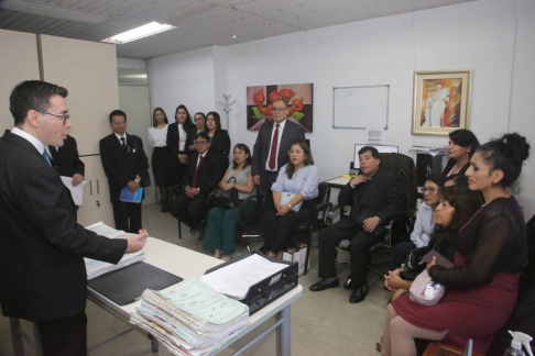 Comcluye pasantía de delegaciòn judicial del Perù.
