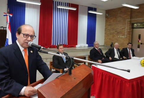 El doctor Bonifacio Ríos Ávalos se encargó de la presentación del libro.