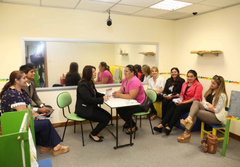 La licenciada en psicología Mónica Britos dialogó con los estudiantes de Unigran.