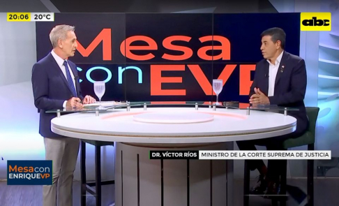 Ministro Víctor Ríos explicó acciones institucionales en entrevista televisiva.