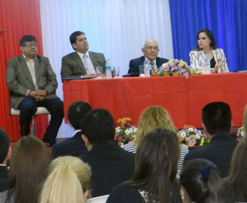 El encuentro contó con la participación de autoridades de la universidad, docentes, estudiantes y la ciudadanía en general.