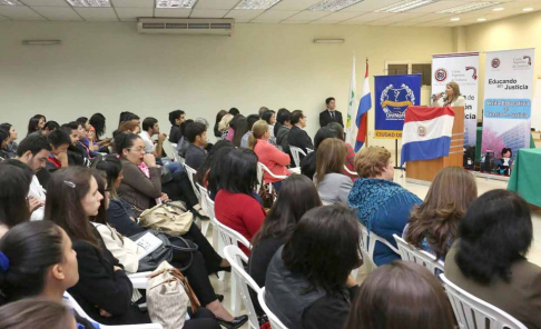 La jueza de la Niñez y la Adolescencia doctora Delsy Cardozo abordó temas que competen a su fuero.