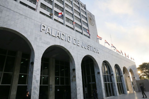 Ministra de la Corte Suprema de Justicia Miryam Peña desafía al diputado Ramón Romero Roa