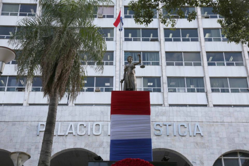 Corte Suprema ratificó que el pago del 10 % del precio de subasta puede realizarse mediante transferencia bancaria a cuenta unipersonal del rematador.