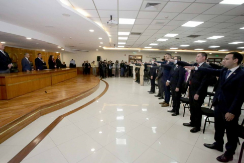 Autoridades judiciales tomaron juramento a magistrados, fiscales y defensores.