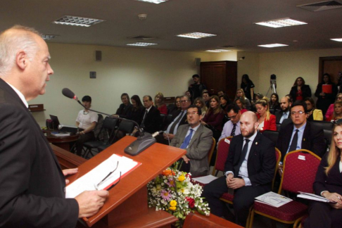  Ministro Luis María Benítez Riera, responsable de la Dirección de Cooperación y Asistencia Jurídica Internacional. 