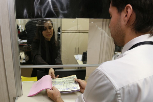 Funcionarios contratados de Capital deben presentar facturas