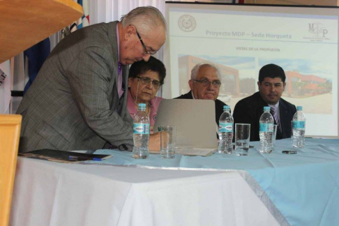 El ministro Bajac participó de la firma del inicio de la obra.