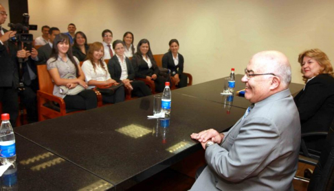El ministro Sindulfo Blanco instó a los estudiantes a la buena lectura.