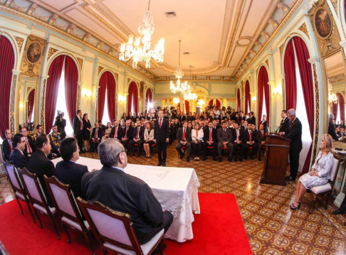  El presidente de la máxima instancia judicial, doctor Antonio Fretes, participó del acto de asunción del nuevo ministro de Defensa, Diógenes Martínez. Gentileza Presidencia de la República.